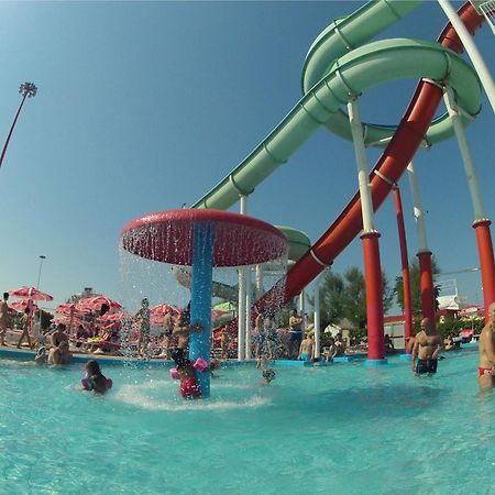 Hotel Marzia Con Piscina Riccione Luaran gambar