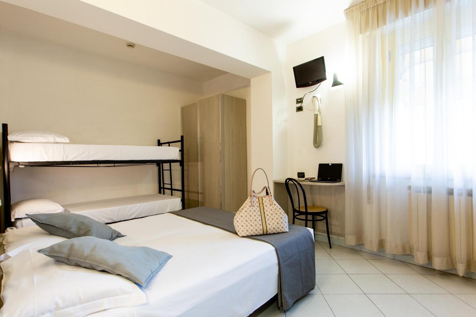 Hotel Marzia Con Piscina Riccione Luaran gambar