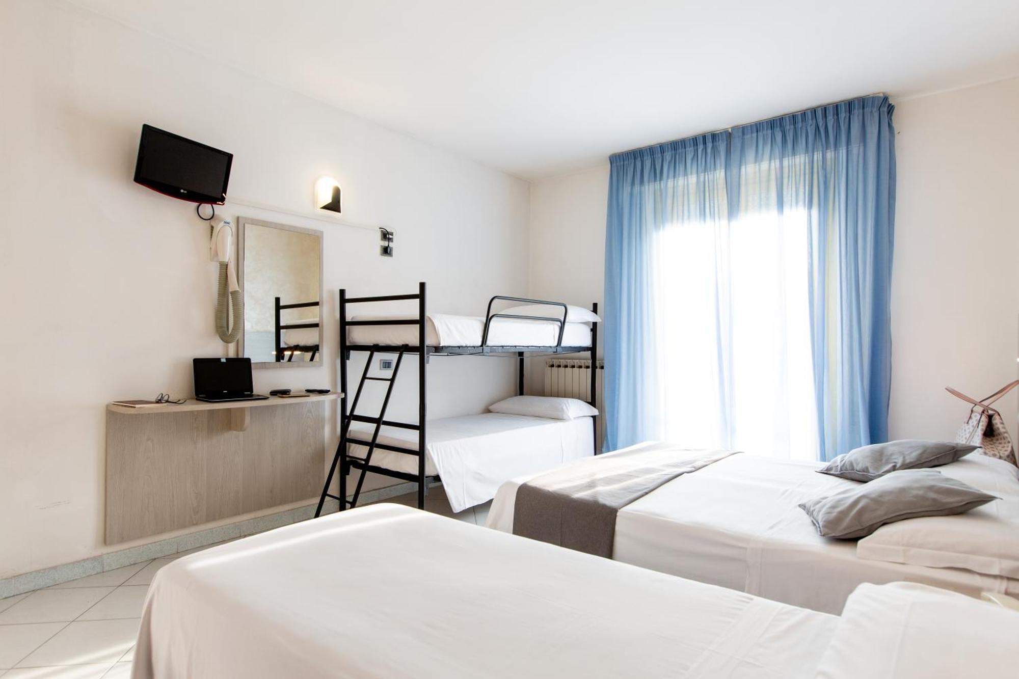 Hotel Marzia Con Piscina Riccione Luaran gambar