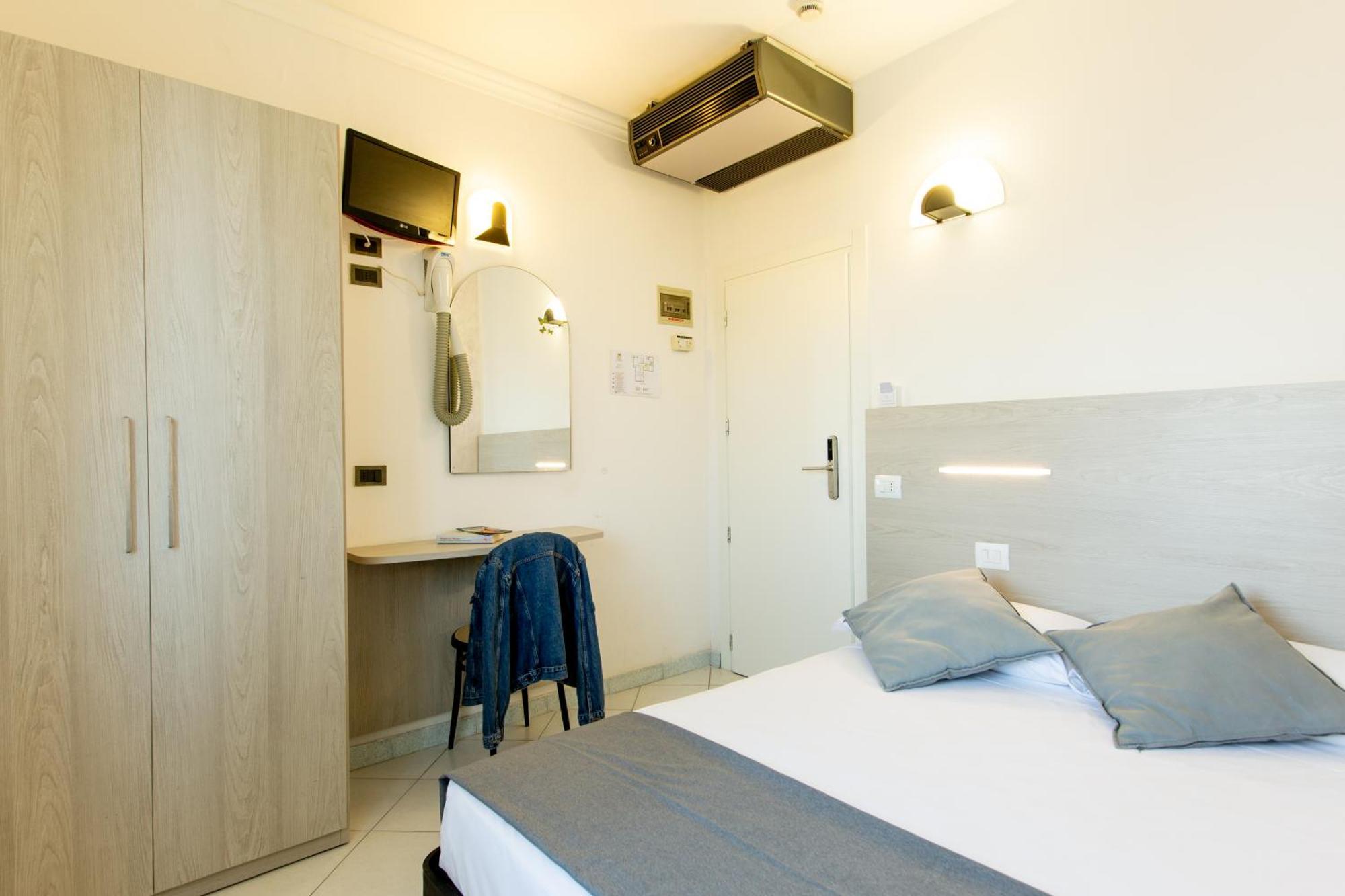 Hotel Marzia Con Piscina Riccione Luaran gambar