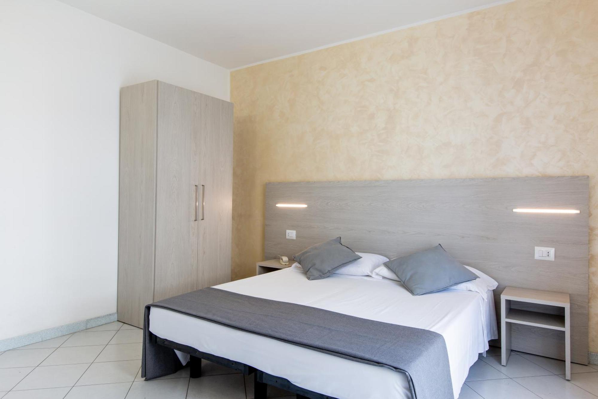 Hotel Marzia Con Piscina Riccione Luaran gambar