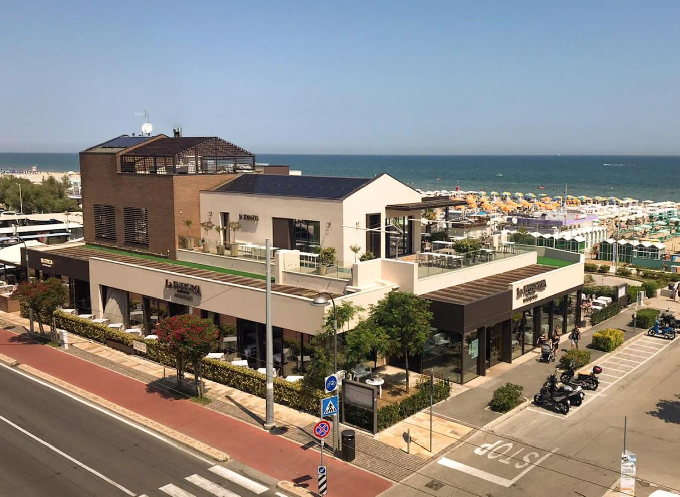 Hotel Marzia Con Piscina Riccione Luaran gambar