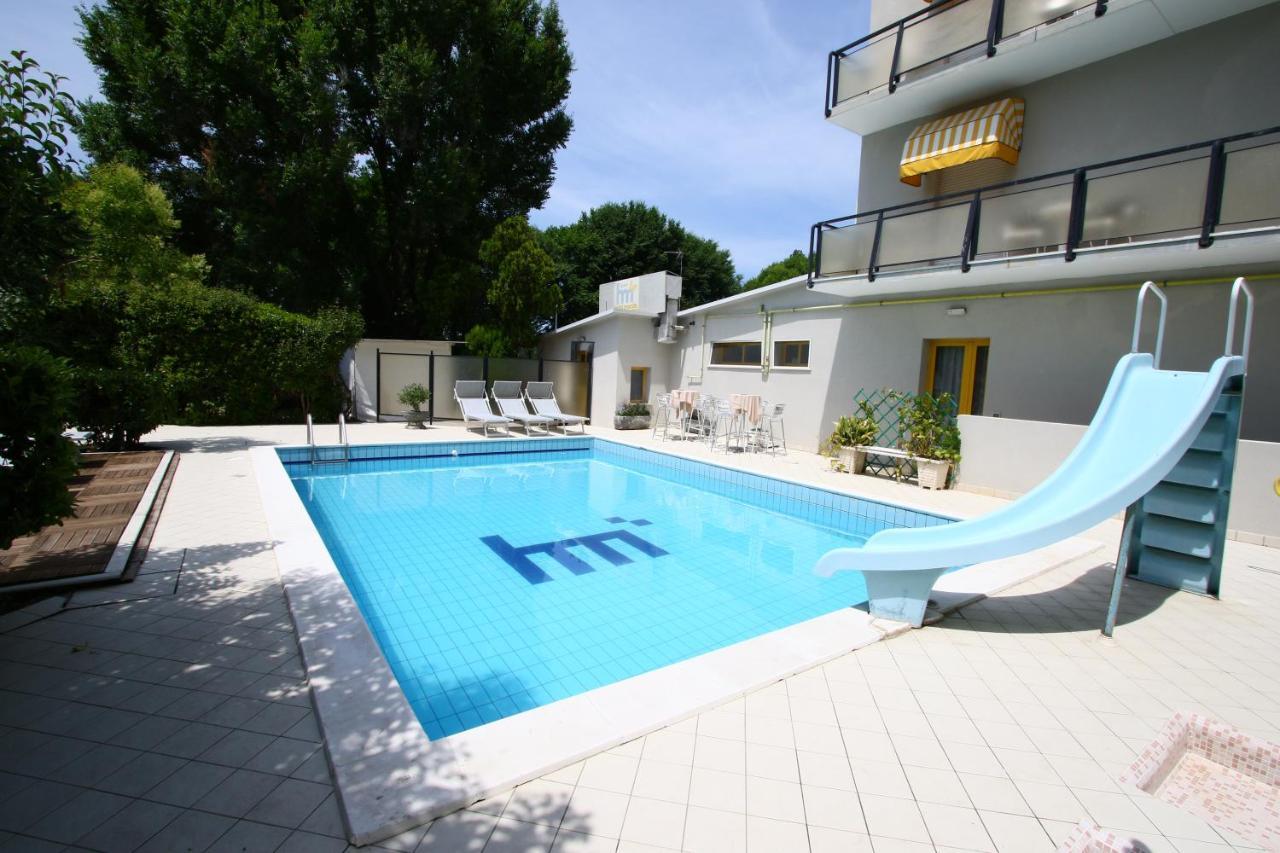 Hotel Marzia Con Piscina Riccione Luaran gambar